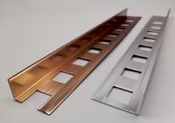Wytłaczana aluminiowa listwa wykończeniowa w kształcie litery L z otworami o wysokości 10 mm
