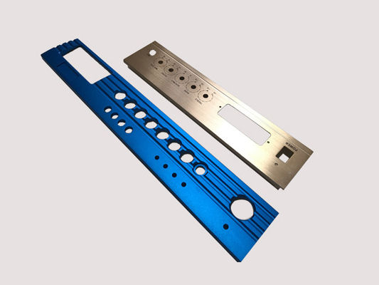 Niestandardowe aluminiowe precyzyjne produkty z przedniego panelu audio z CNC