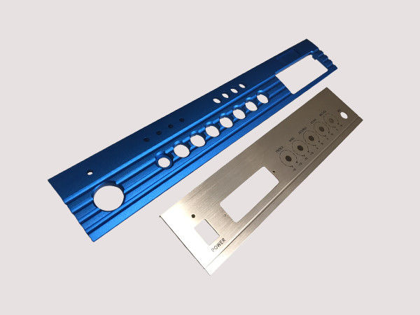 Niestandardowe aluminiowe precyzyjne produkty z przedniego panelu audio z CNC